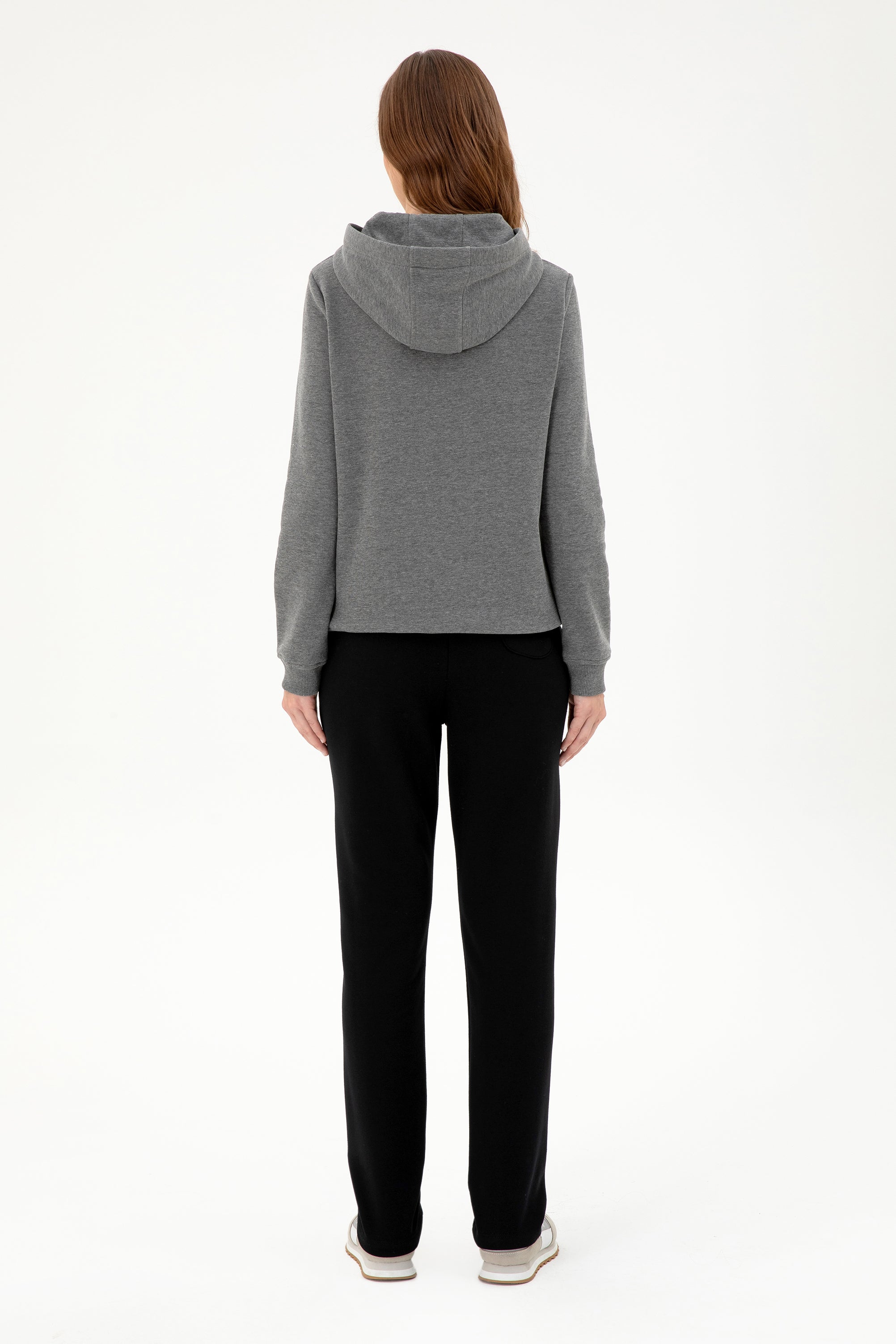 Tuta sportive me logo me shkëlqim