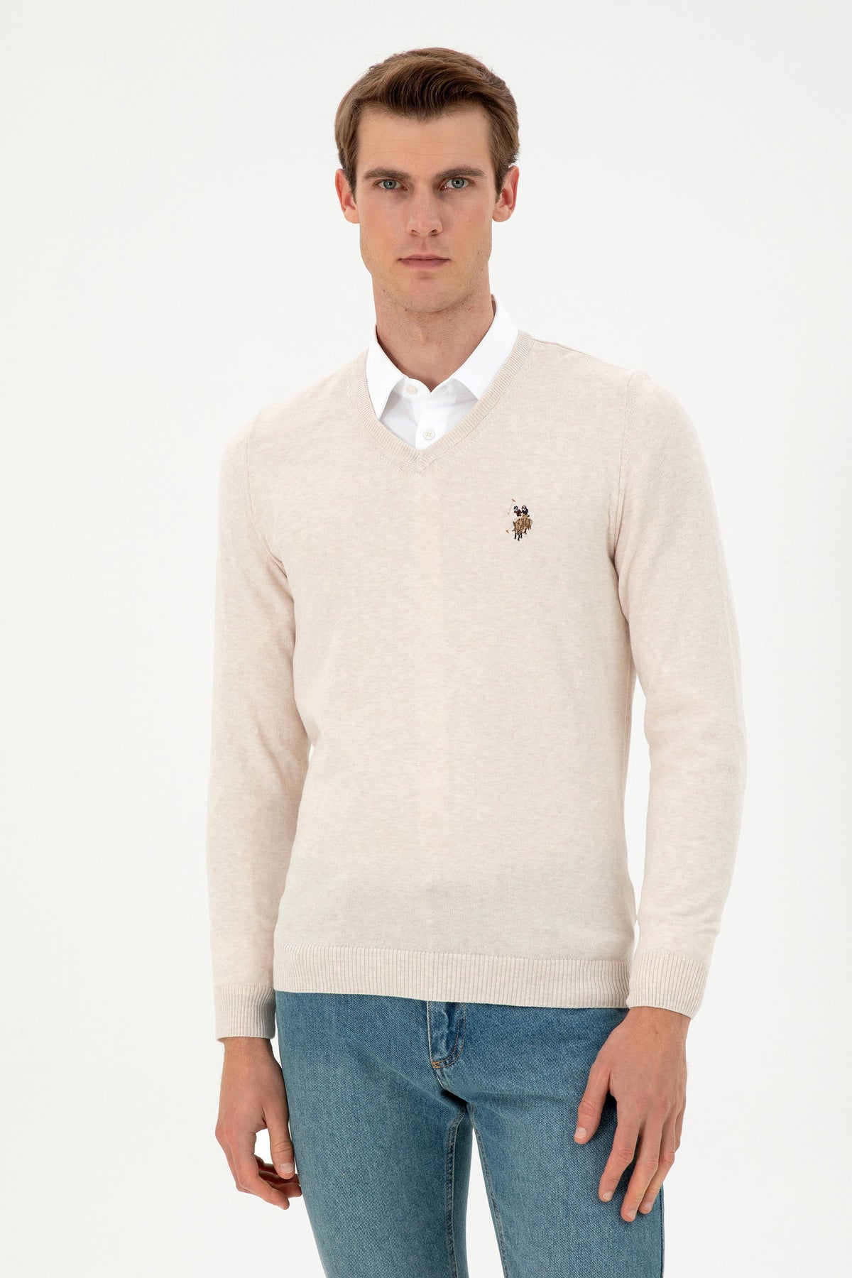 Pulovër bazike me jakë V