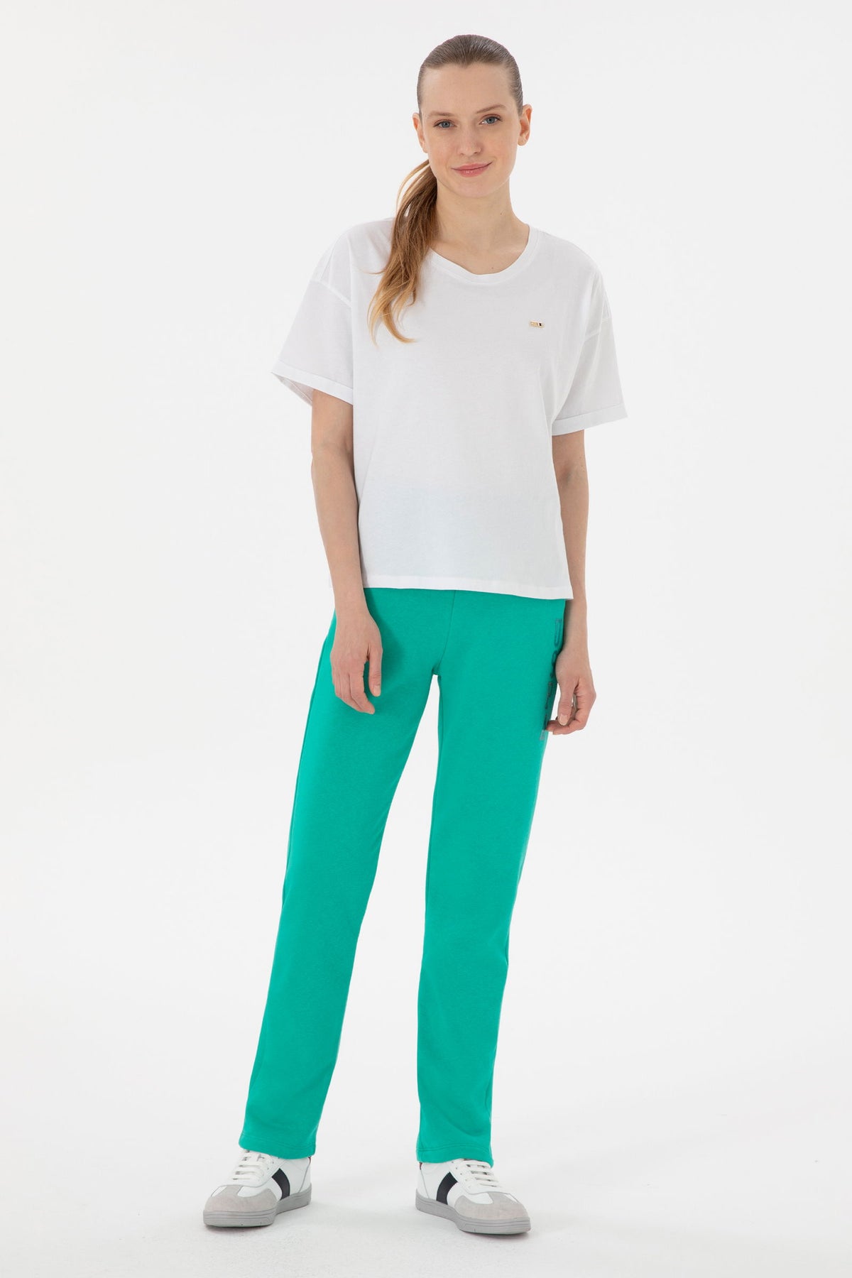 Tuta sportive me logo me shkëlqim