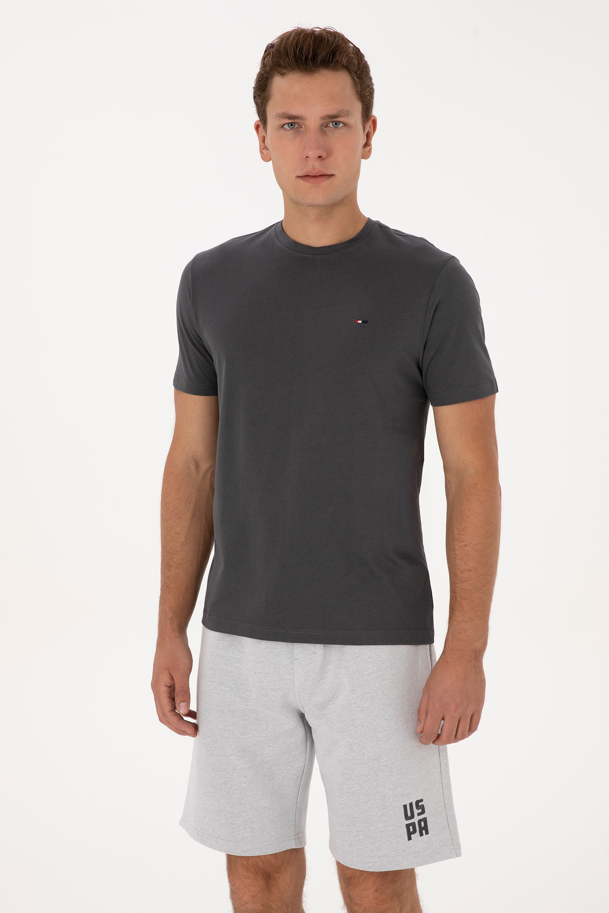 T-shirt bazik me jakë rrumbullake