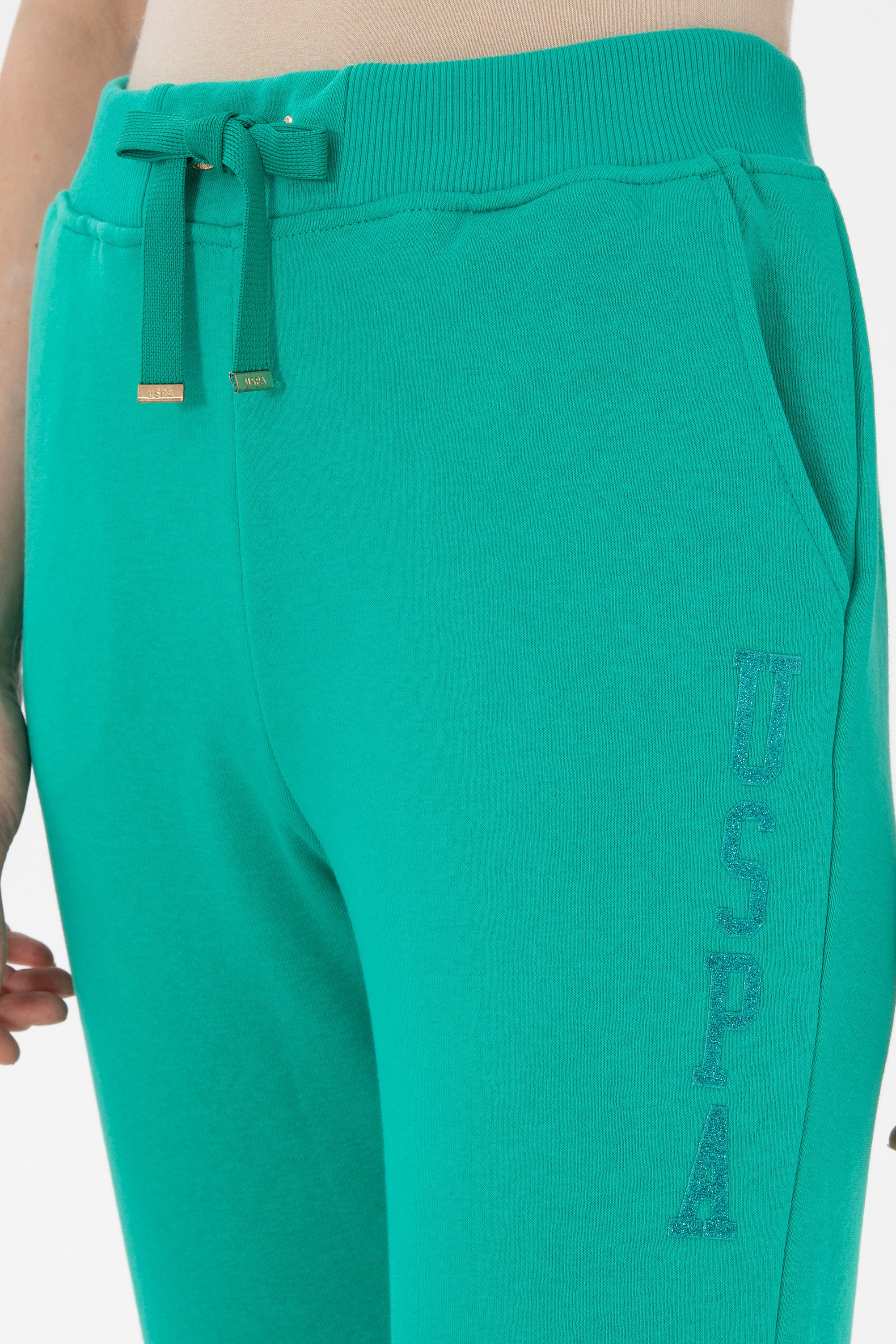 Tuta sportive me logo me shkëlqim