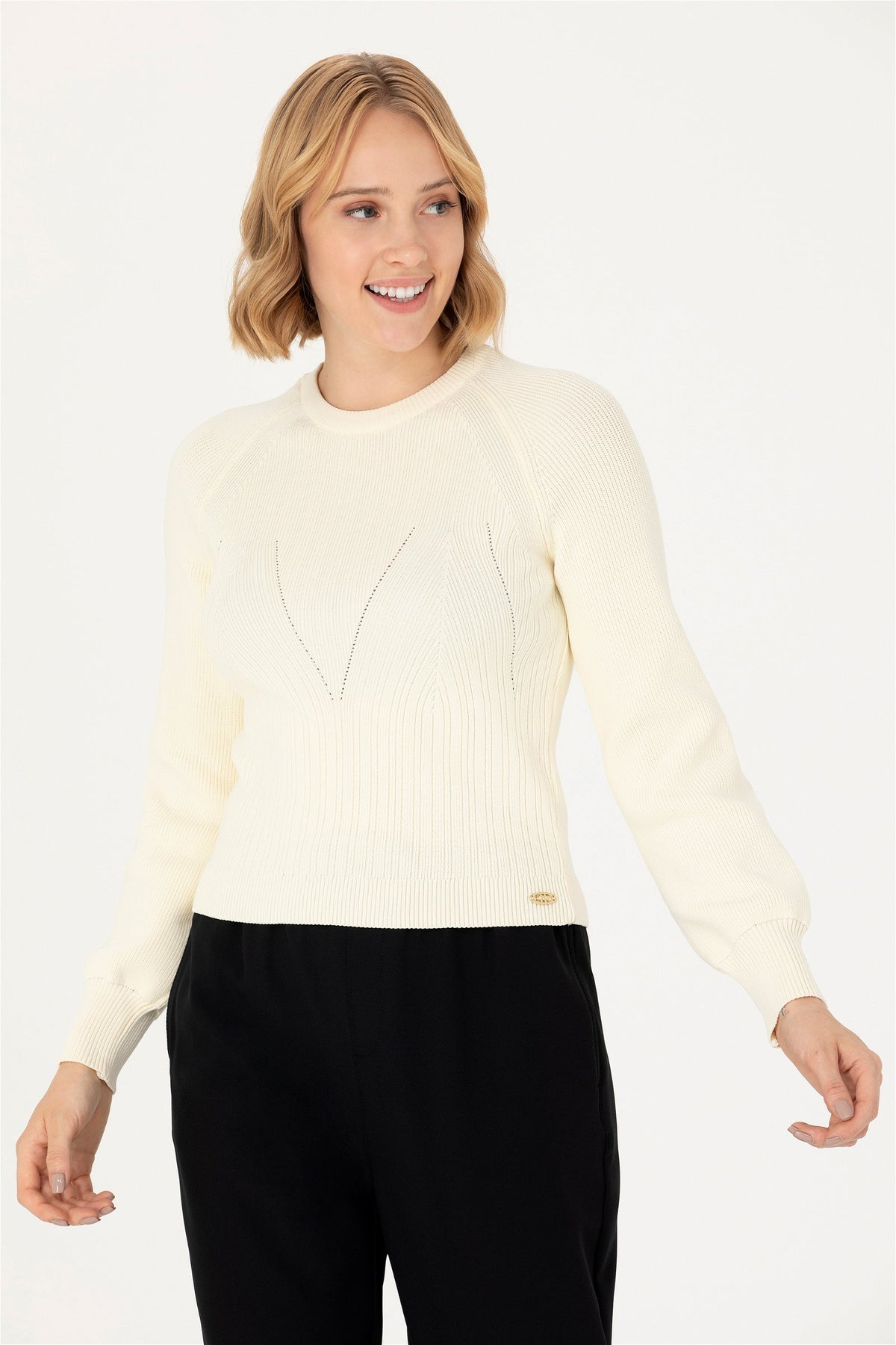 Triko me vija të gdhendura