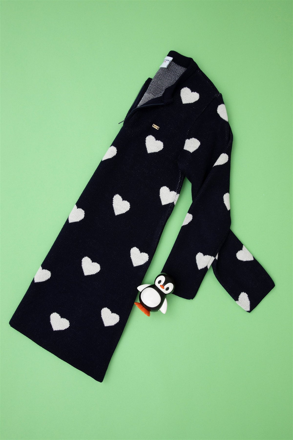 Fustan me mëngë të gjata dhe motiv zemrash për vajza