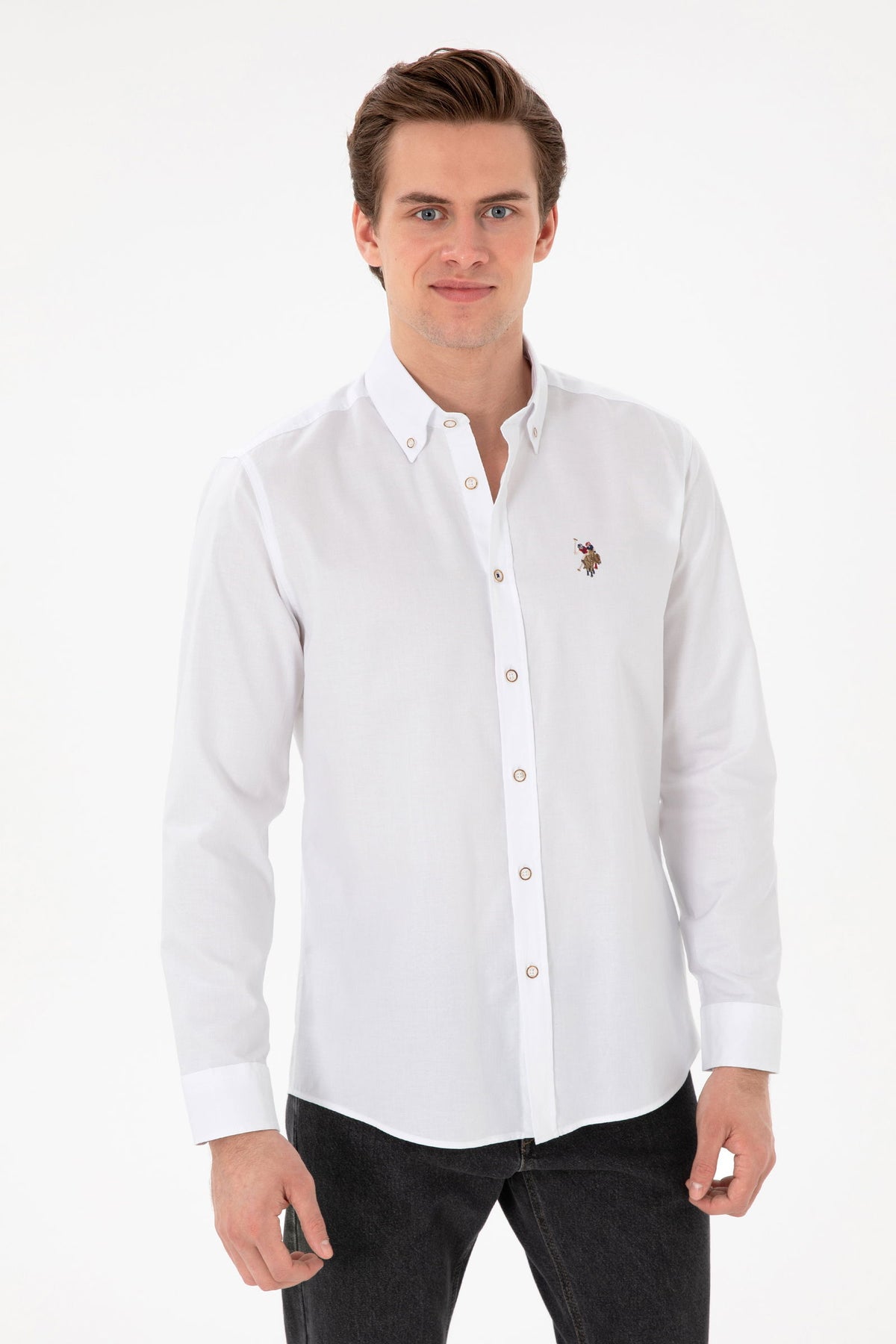 Classic long-sleeved shirt