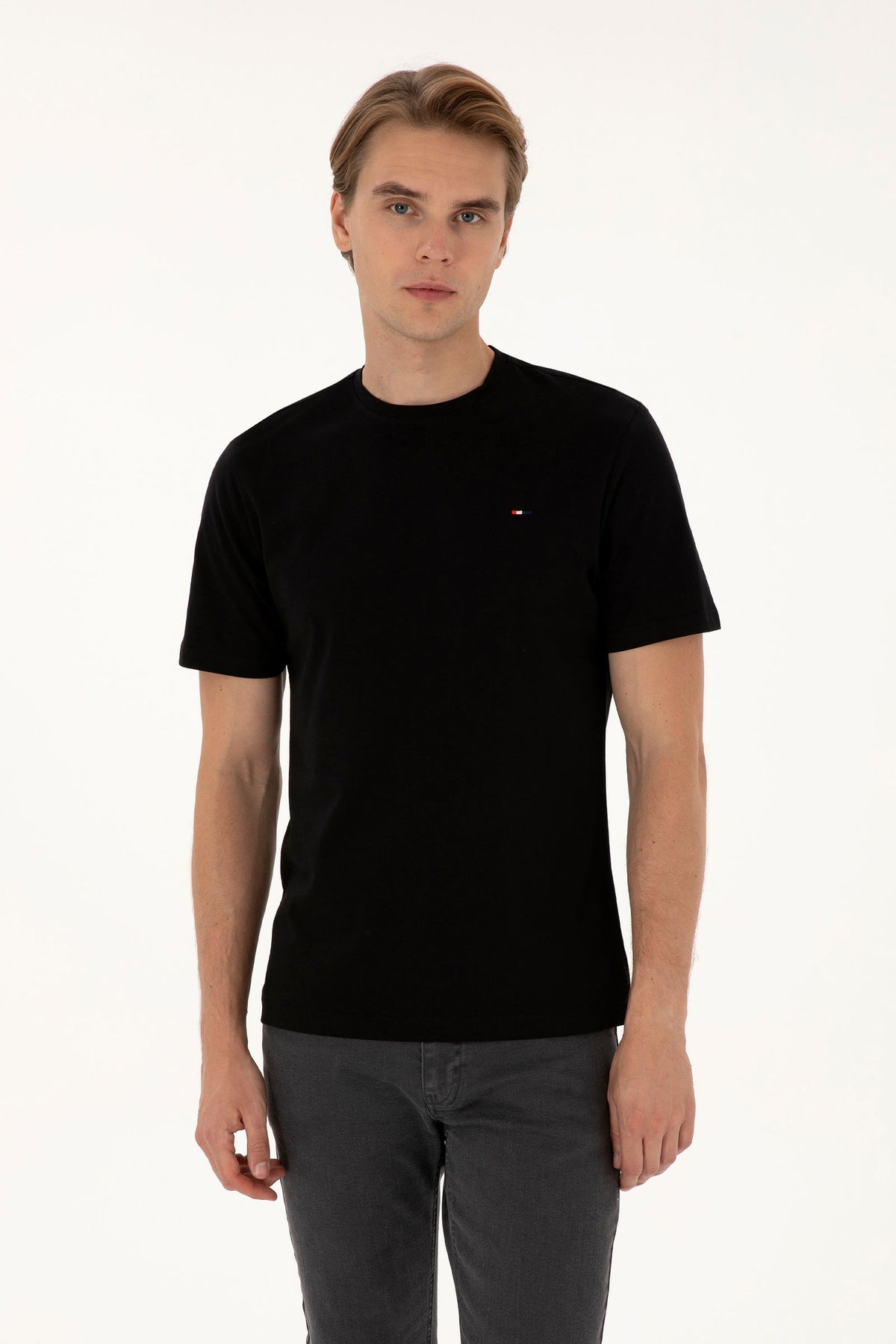 T-shirt bazik me jakë rrumbullake