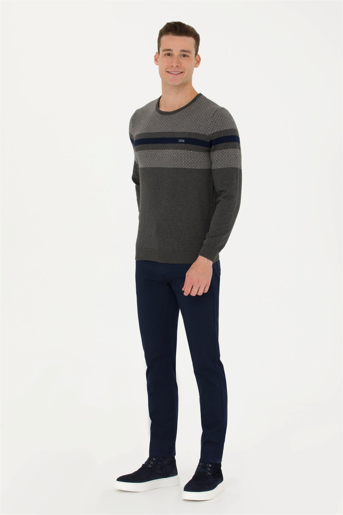 Pantallona chino klasike me logo të qëndisur