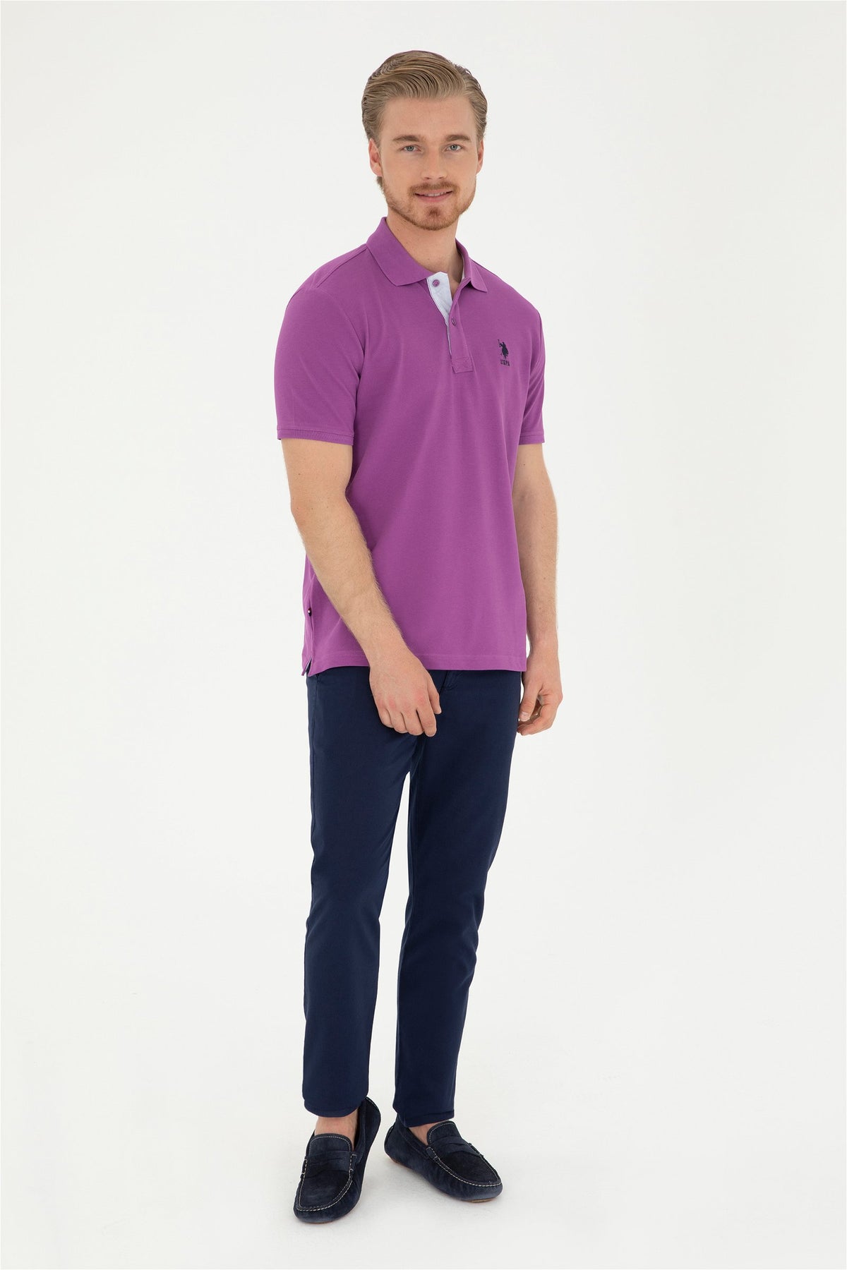 Chino pants with elastic waist and minimalist logo