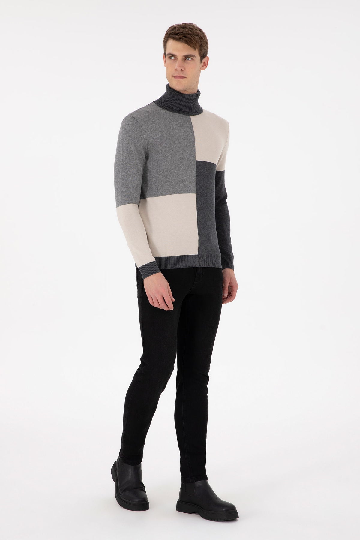 Xhinse të ngushta me logo metalike minimaliste