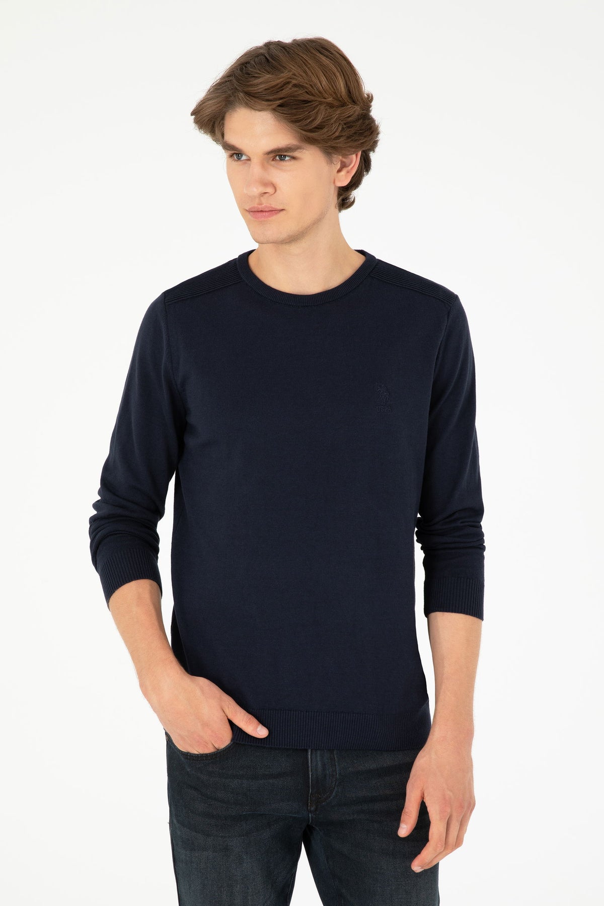 Pulovër bazike me jakë rrumbullake