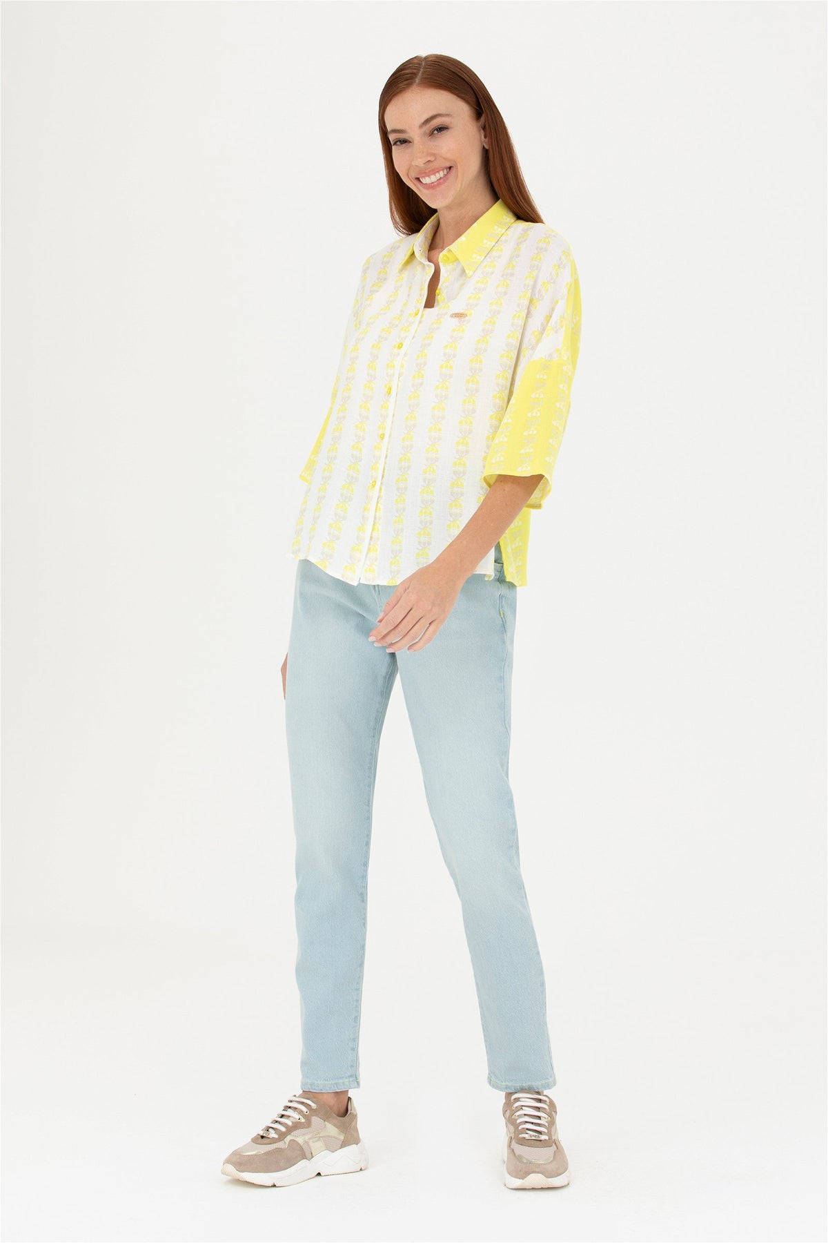 Basic straight-leg jeans
