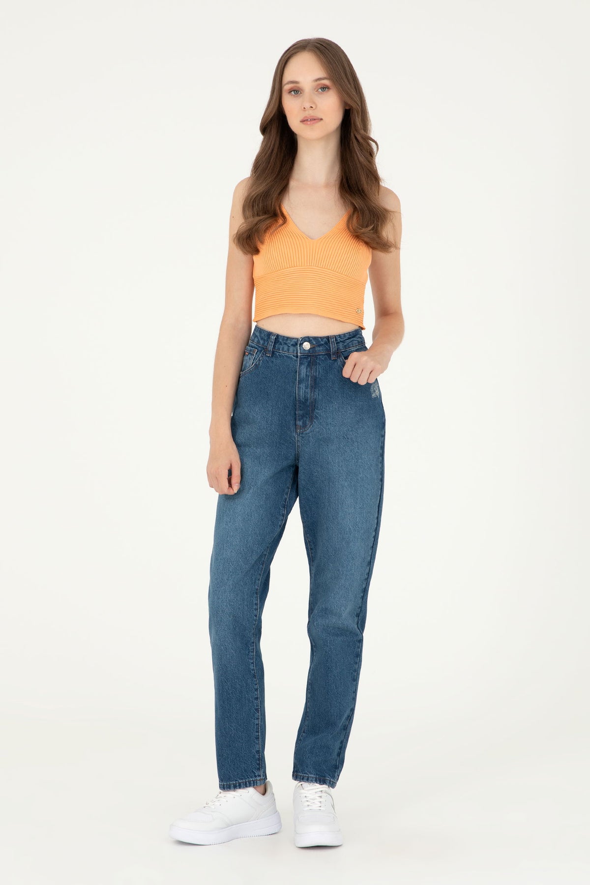 Xhinse me bel të lartë dhe prerje të drejtë