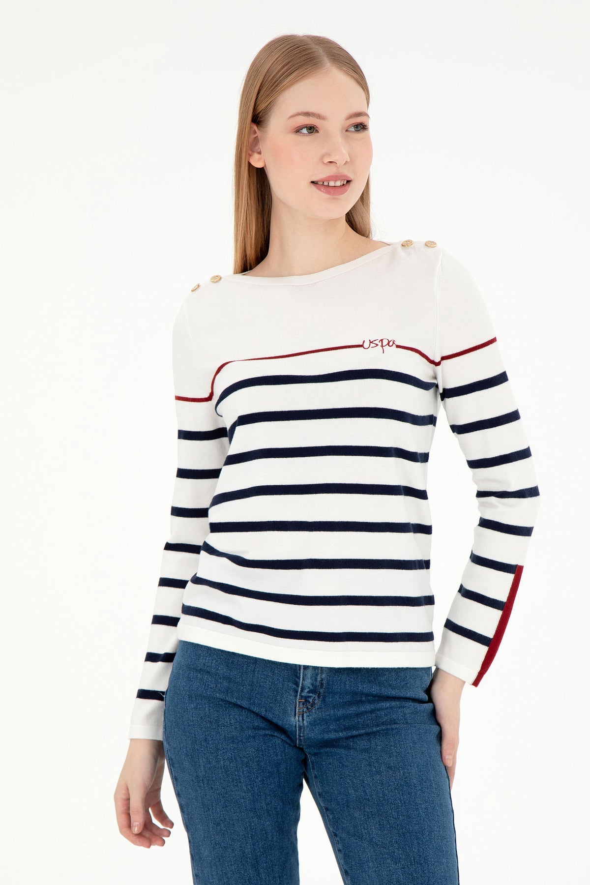 Pulovër me vija dhe kopsa tek shpatullat