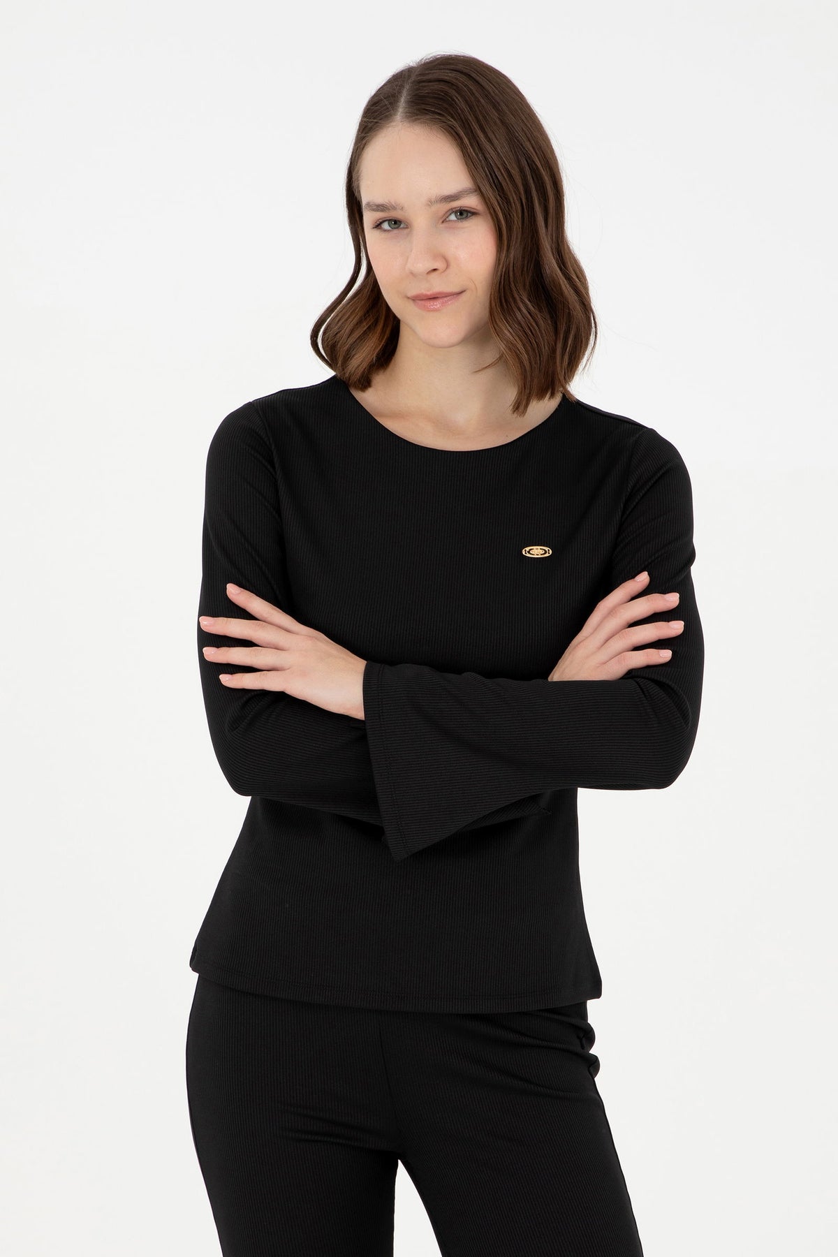 Pulovër me mëngë të gjera dhe logo metalike