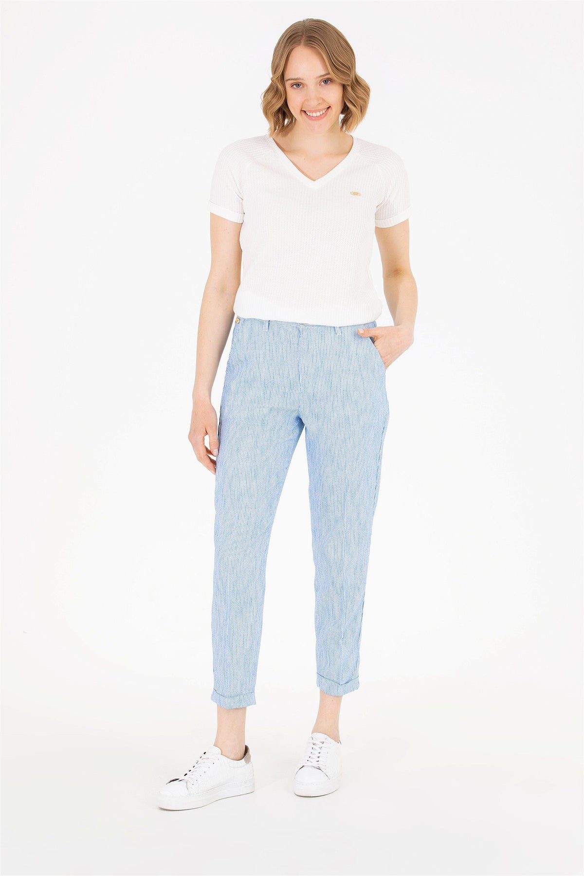 Loose pants with vertical stripes
