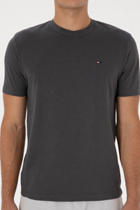 T-shirt bazik me jakë rrumbullake