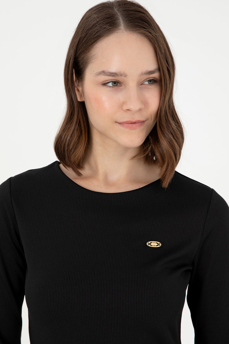 Pulovër me mëngë të gjera dhe logo metalike