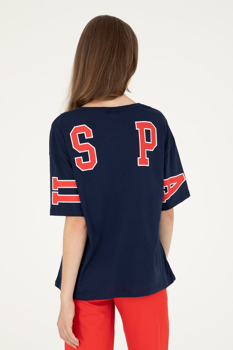 T-shirt i lirshëm me jakë të hapur