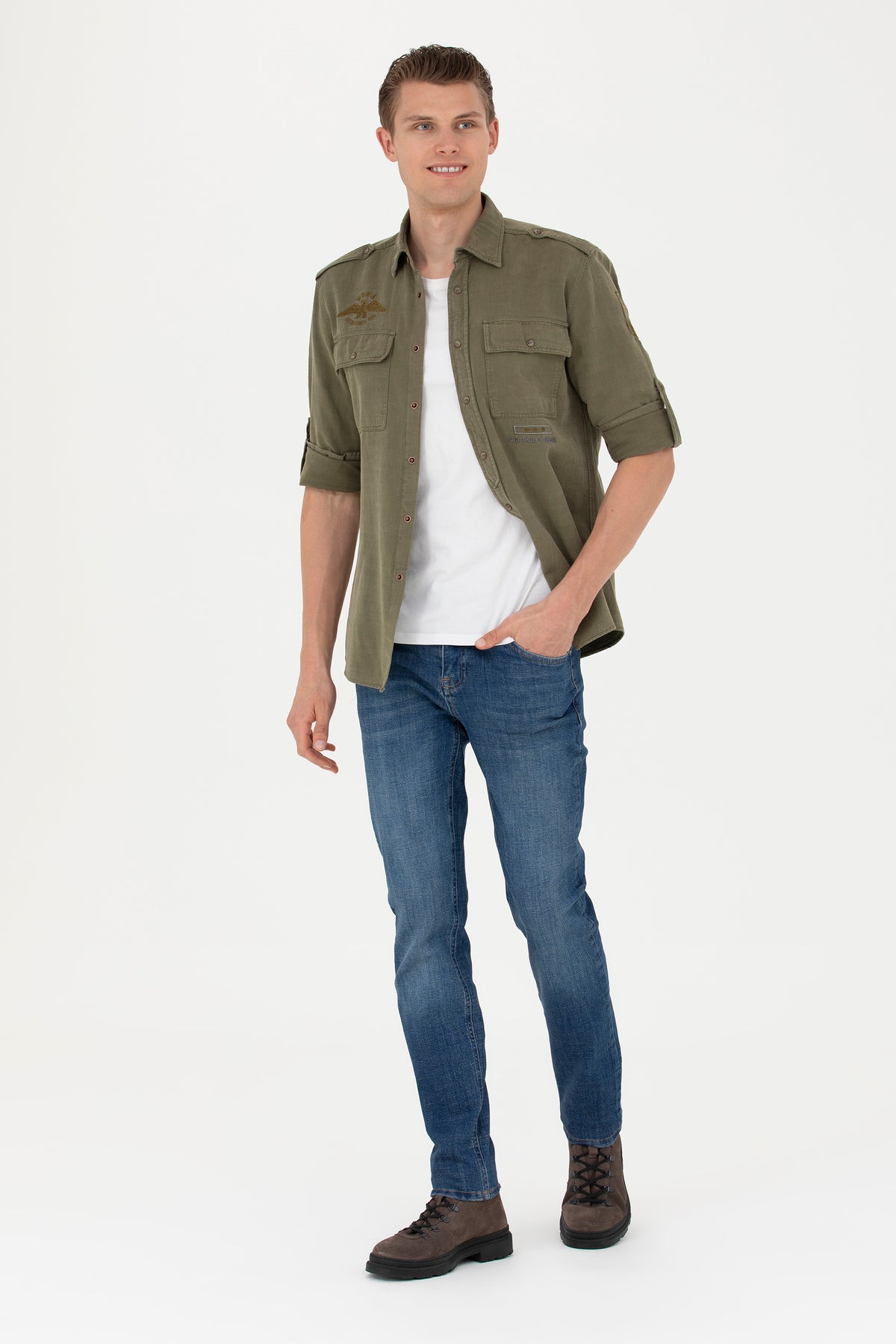 Xhinse klasike me prerje të ngushtë