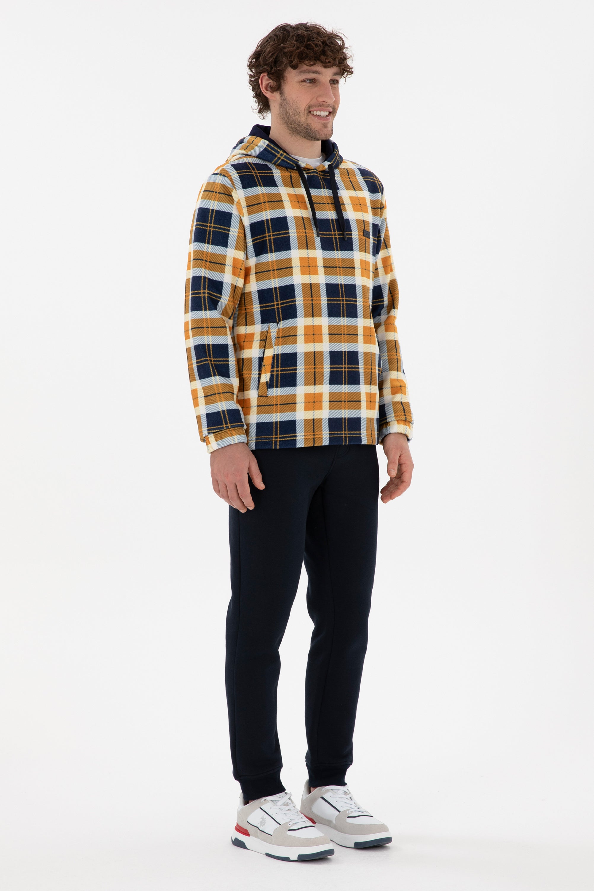 Tuta bazike sportive me logo të qëndisur