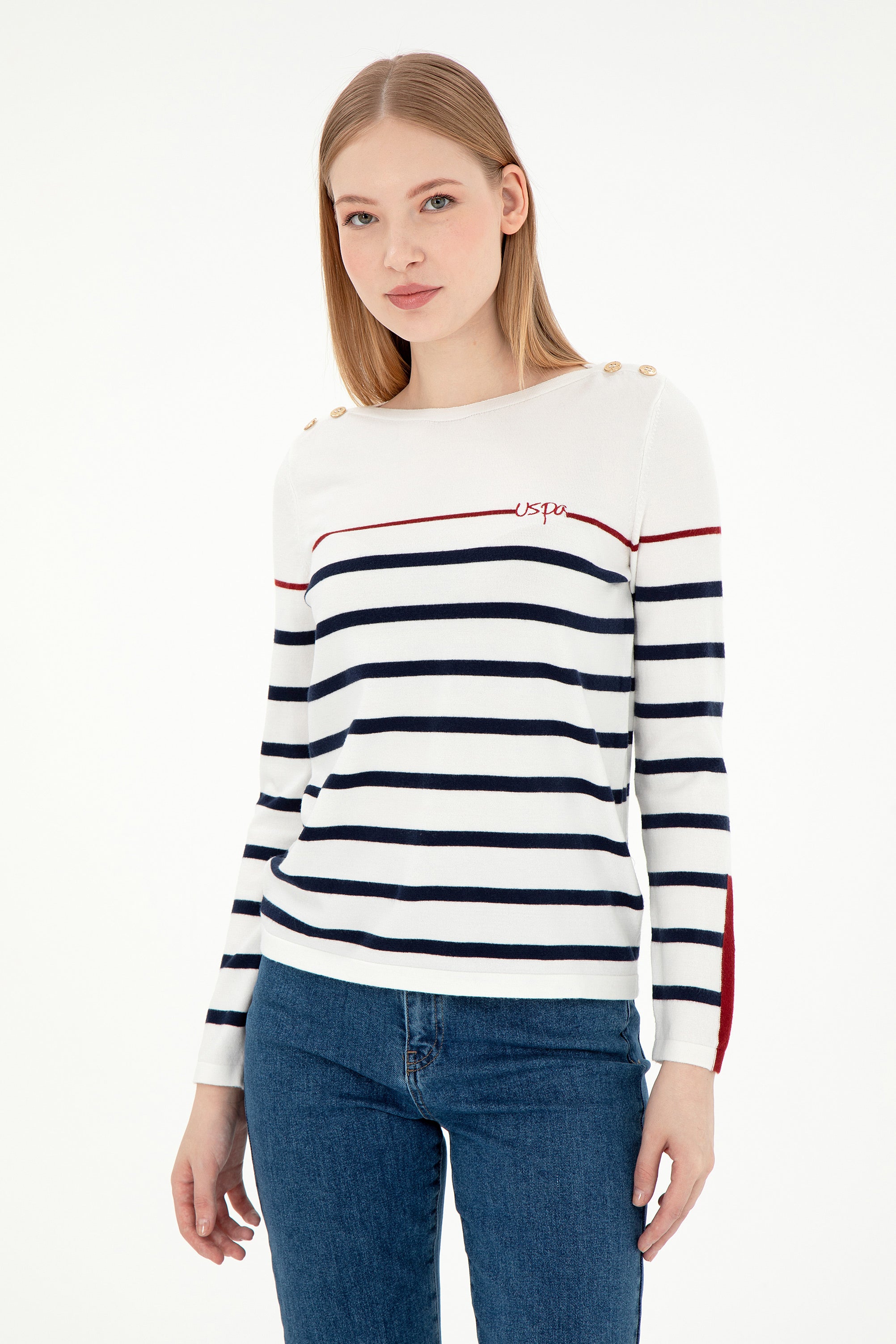 Pulovër me vija dhe kopsa tek shpatullat