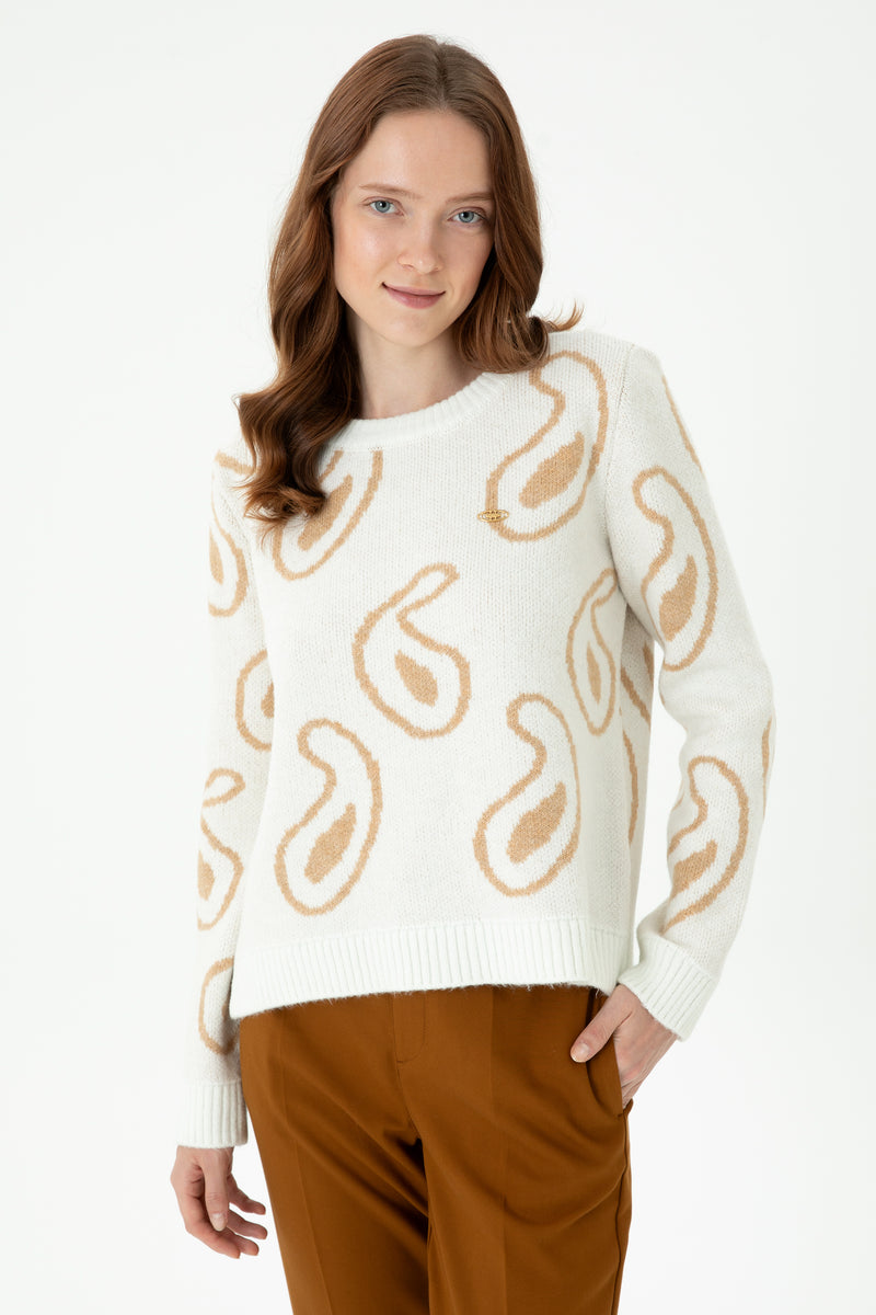 Sweater with curved motifs