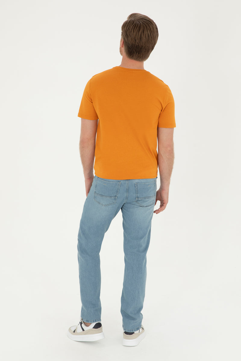 Xhinse me prerje të drejtë dhe stil minimalist