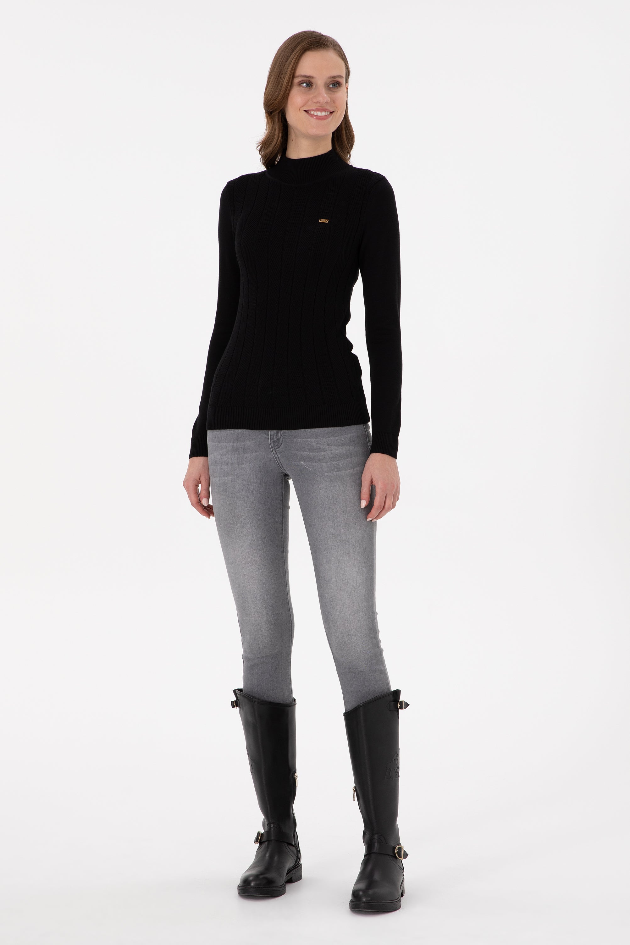 Triko gjysmëgolf me vija elegante