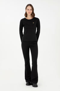 Pulovër me mëngë të gjera dhe logo metalike