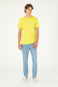 T-shirt me mbishkrim nga pas