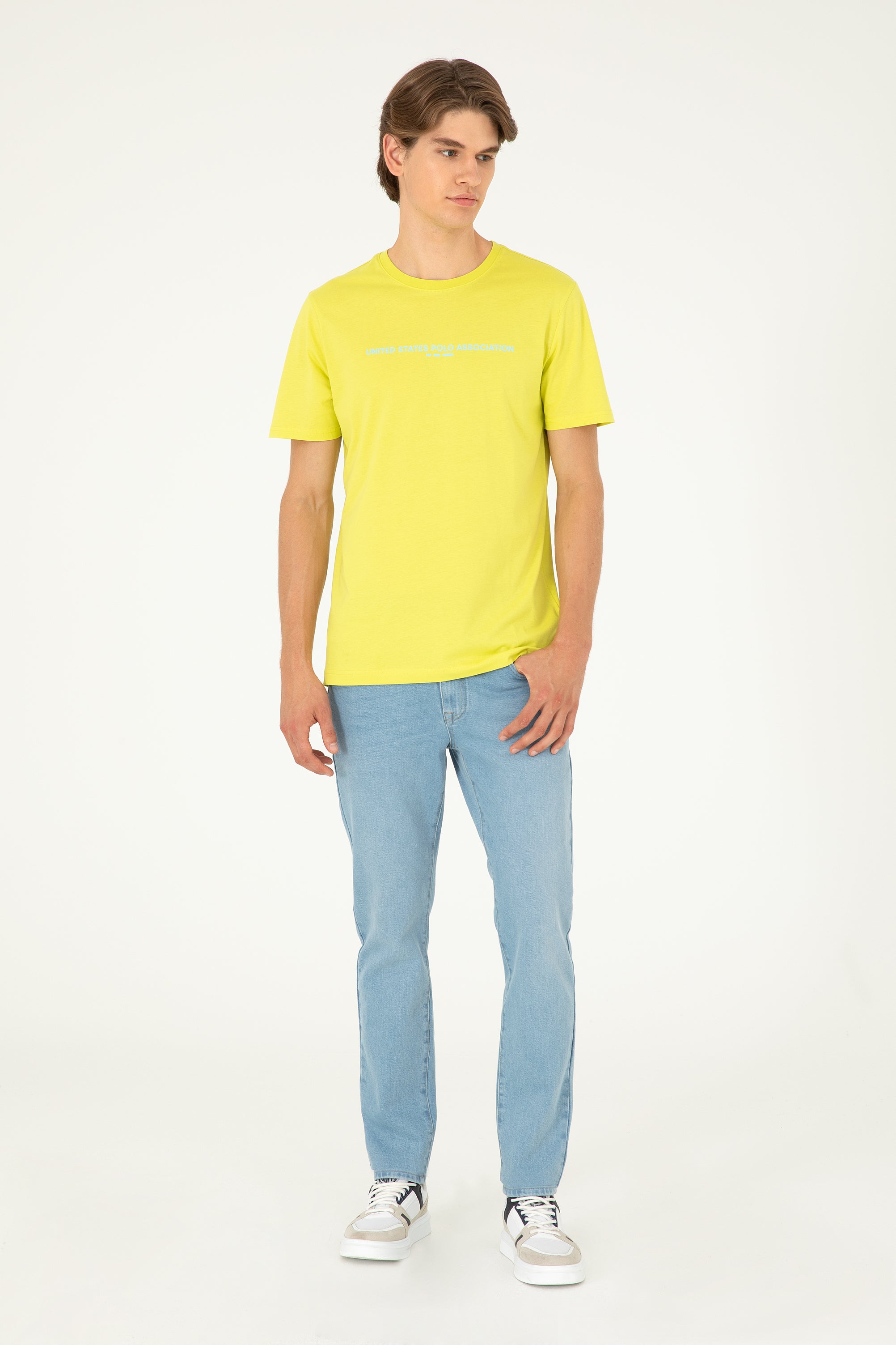 T-shirt me mbishkrim nga pas