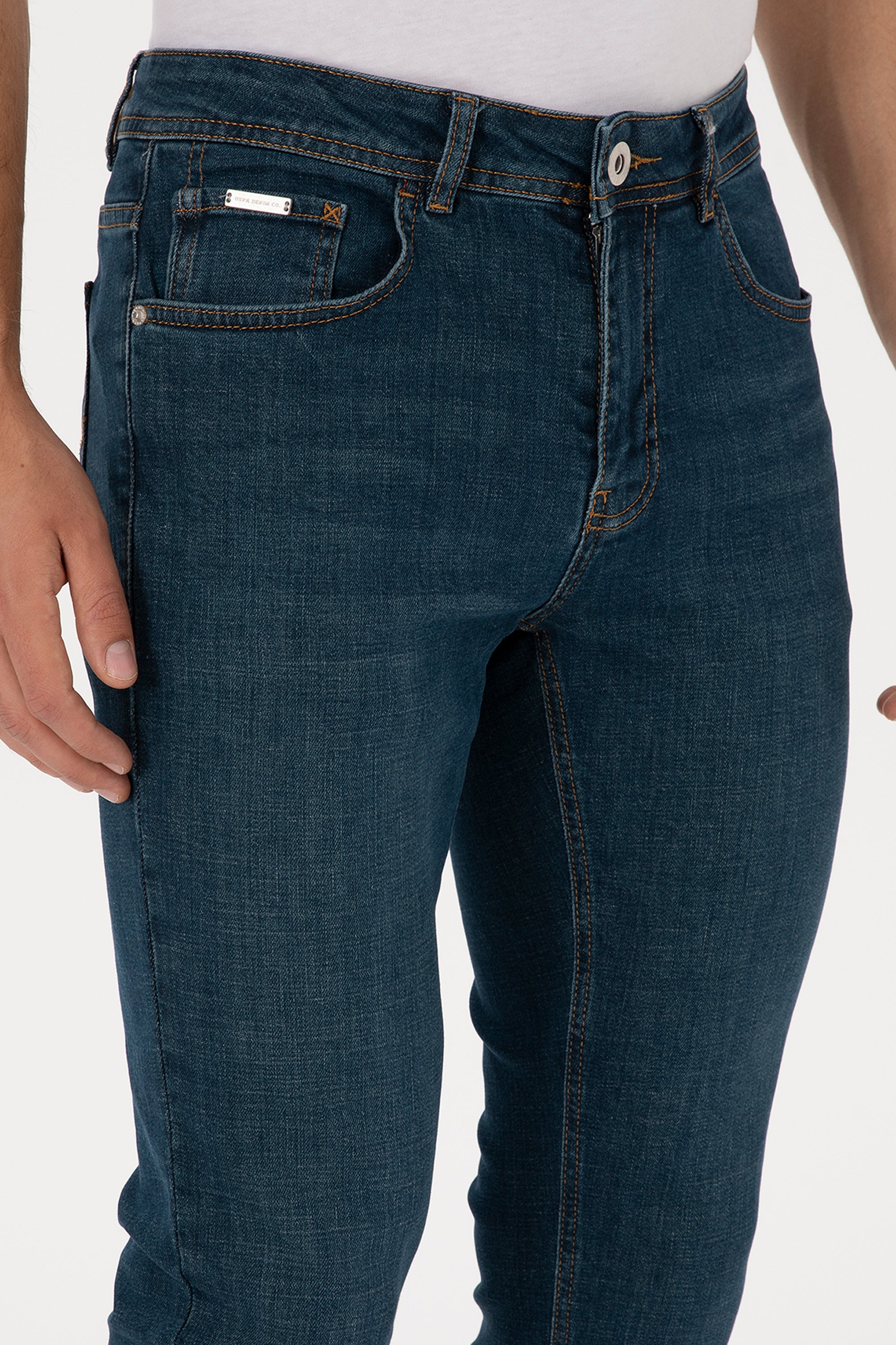 Xhinse slim fit dhe logo minimaliste metalike