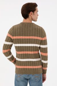 Pulovër me thurje të trashë dhe shirita