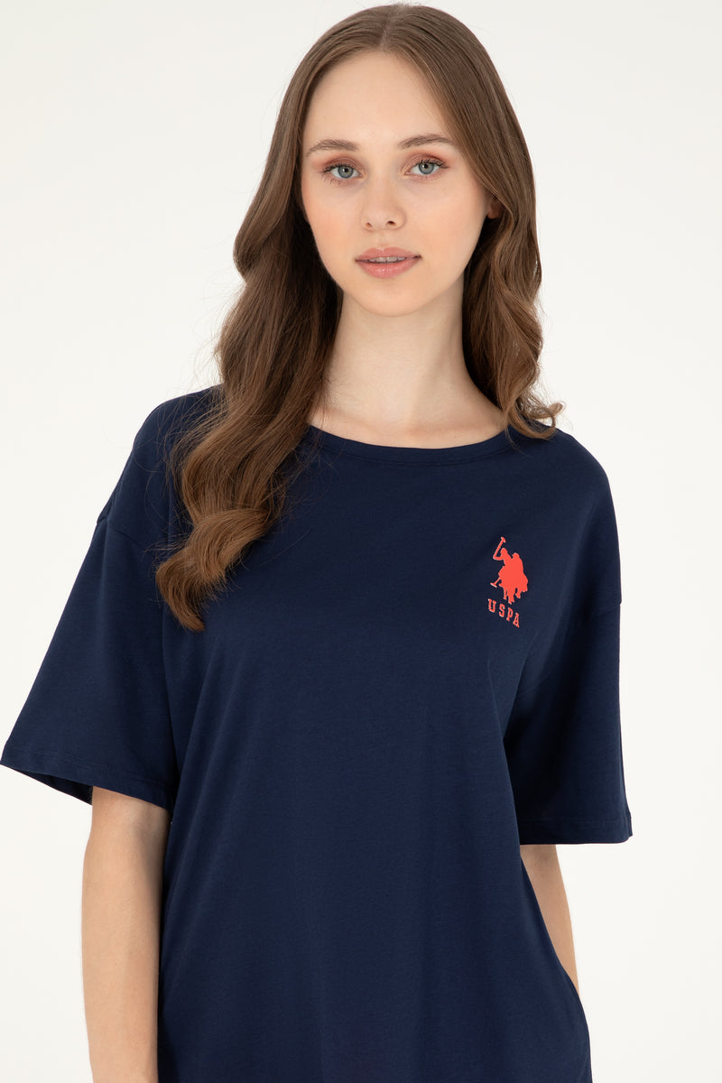 T-shirt i lirshëm me jakë të hapur