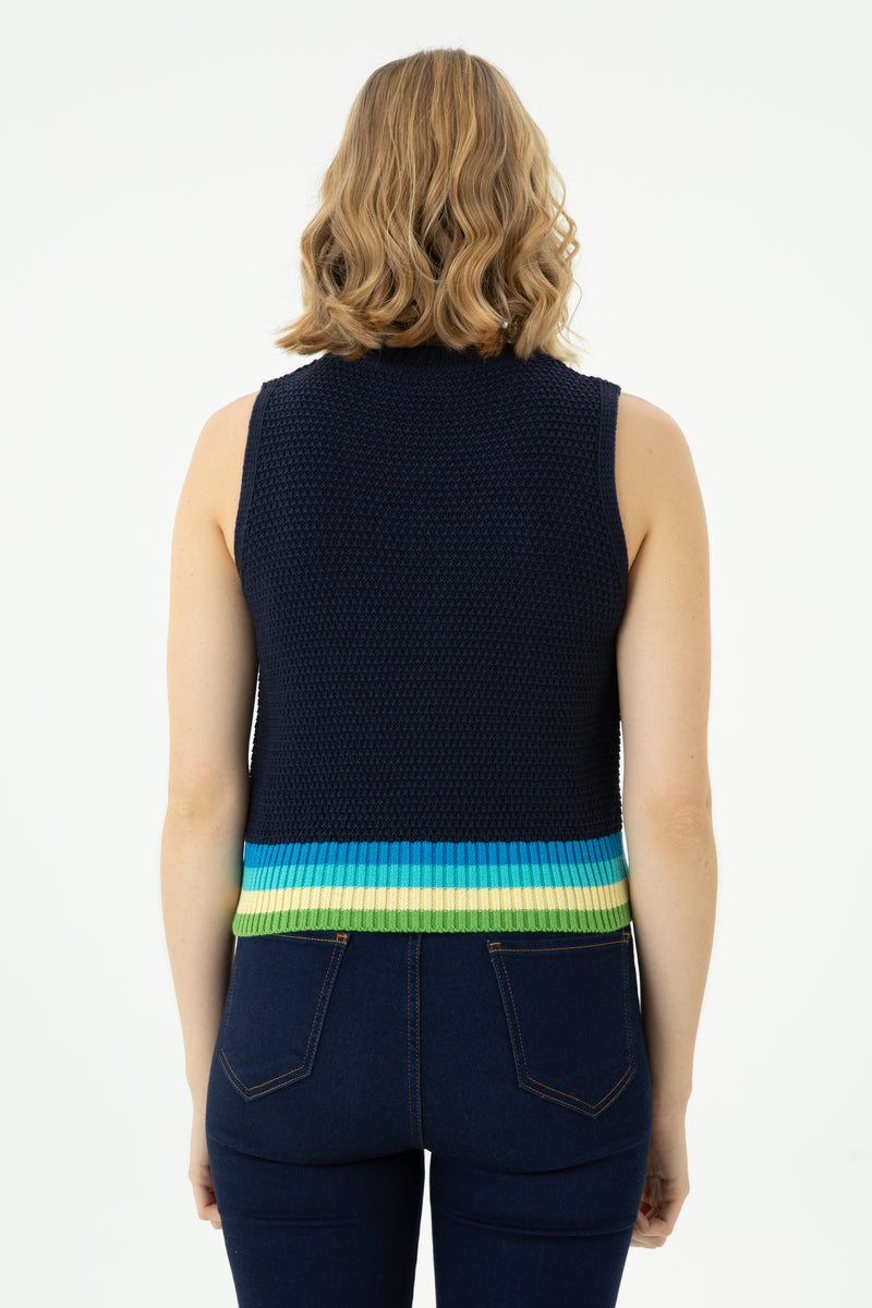 Kanotiere triko me shirit ngjyrash