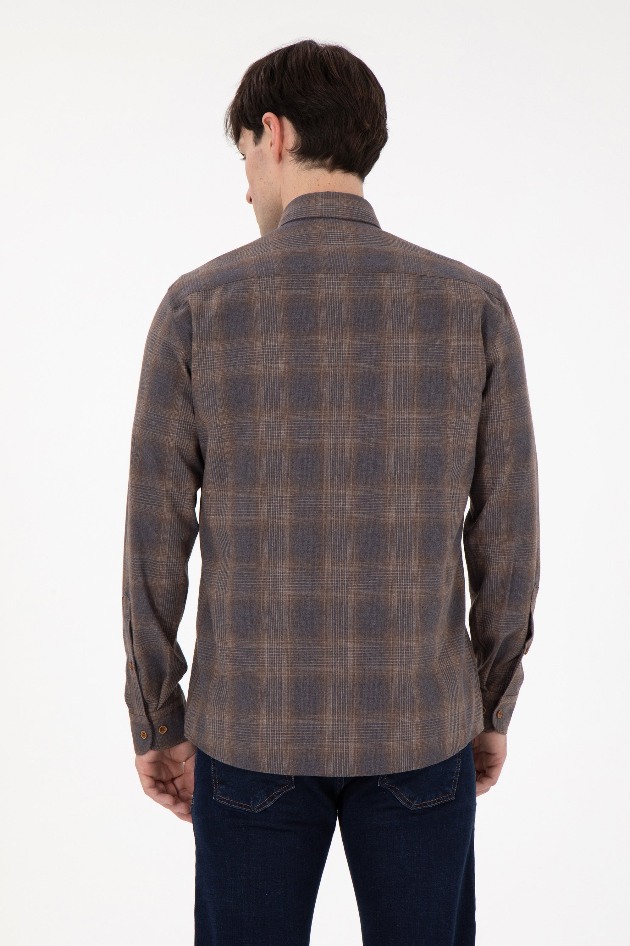 Këmishe me motive katrore