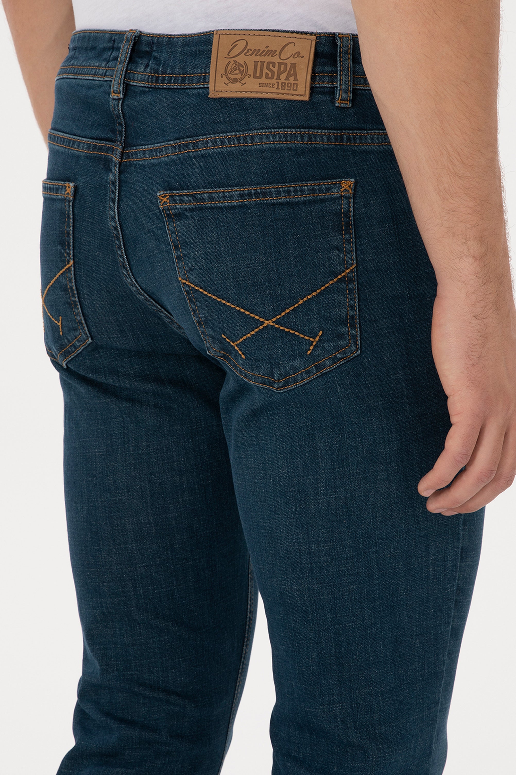 Xhinse slim fit dhe logo minimaliste metalike