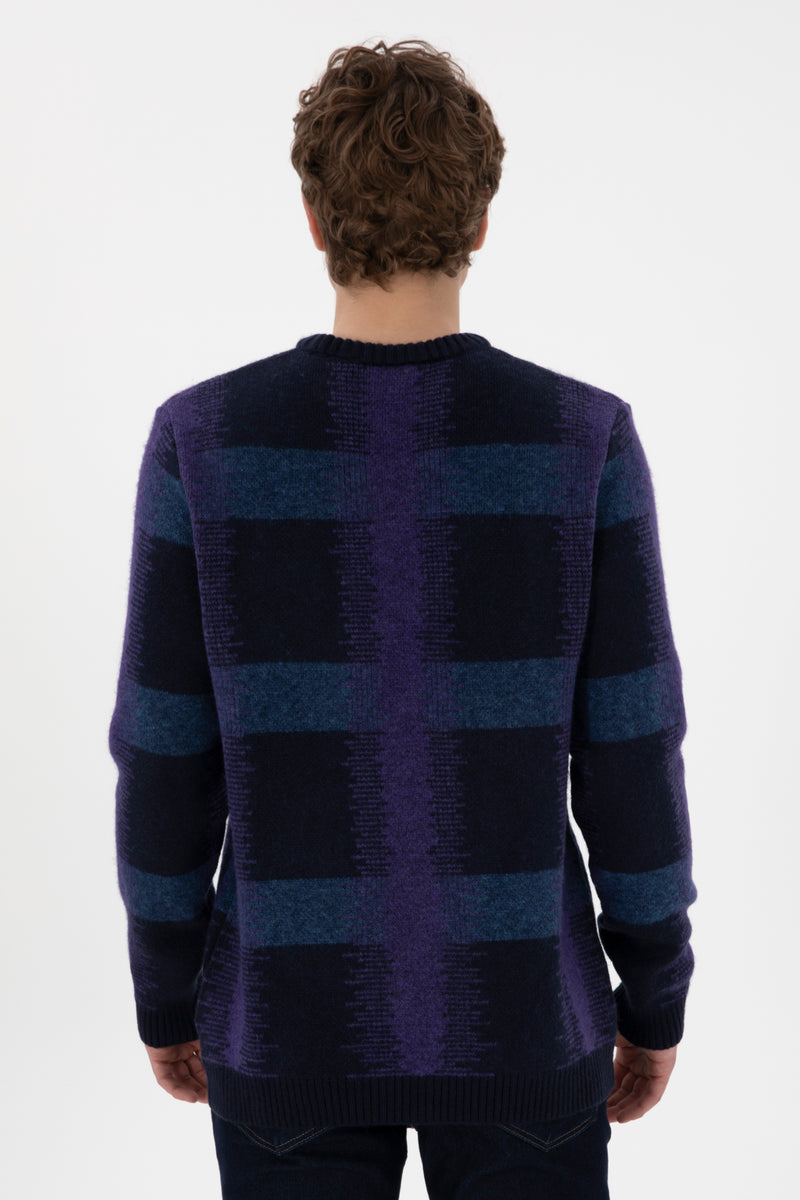 Triko me dizajn katror grafik