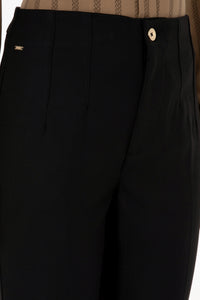 Pantallona klasike me prerje të shkurtër