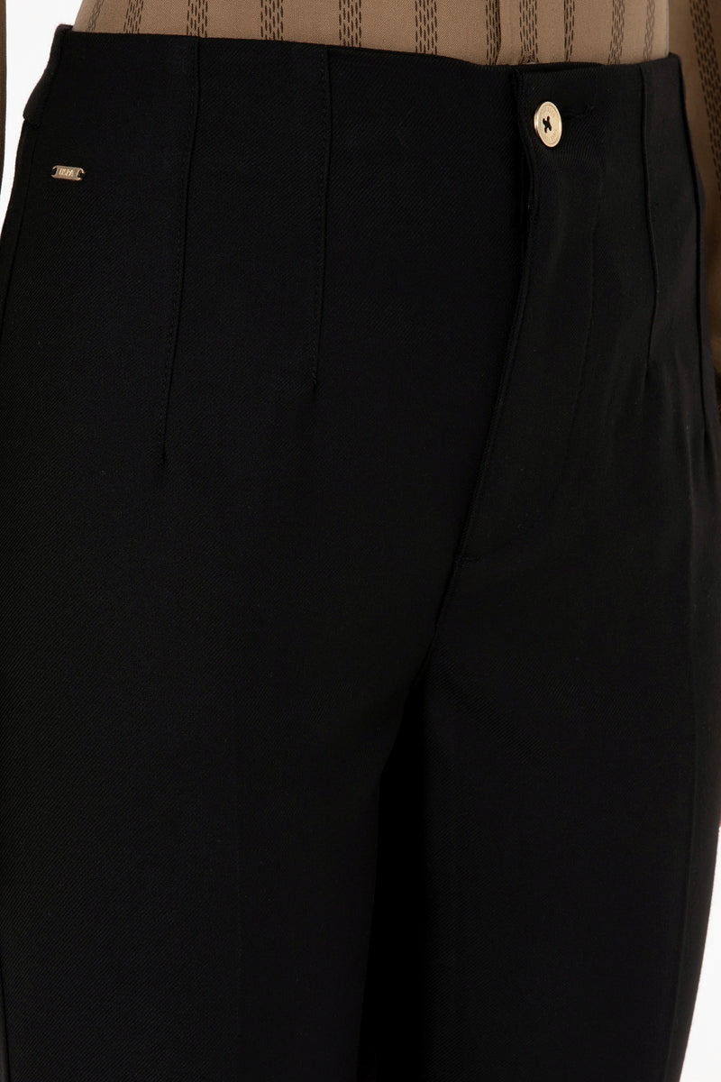 Pantallona klasike me prerje të shkurtër