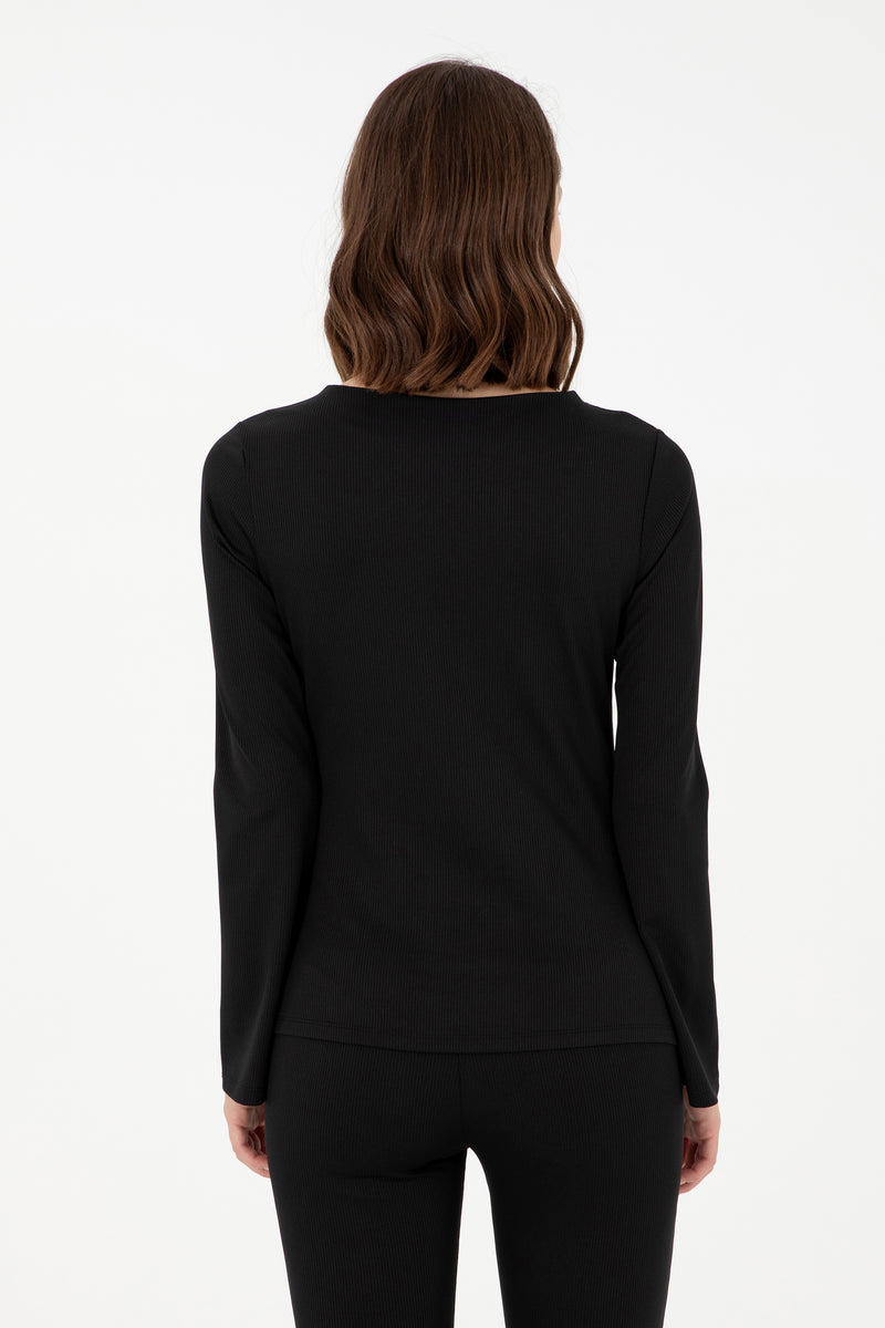 Pulovër me mëngë të gjera dhe logo metalike