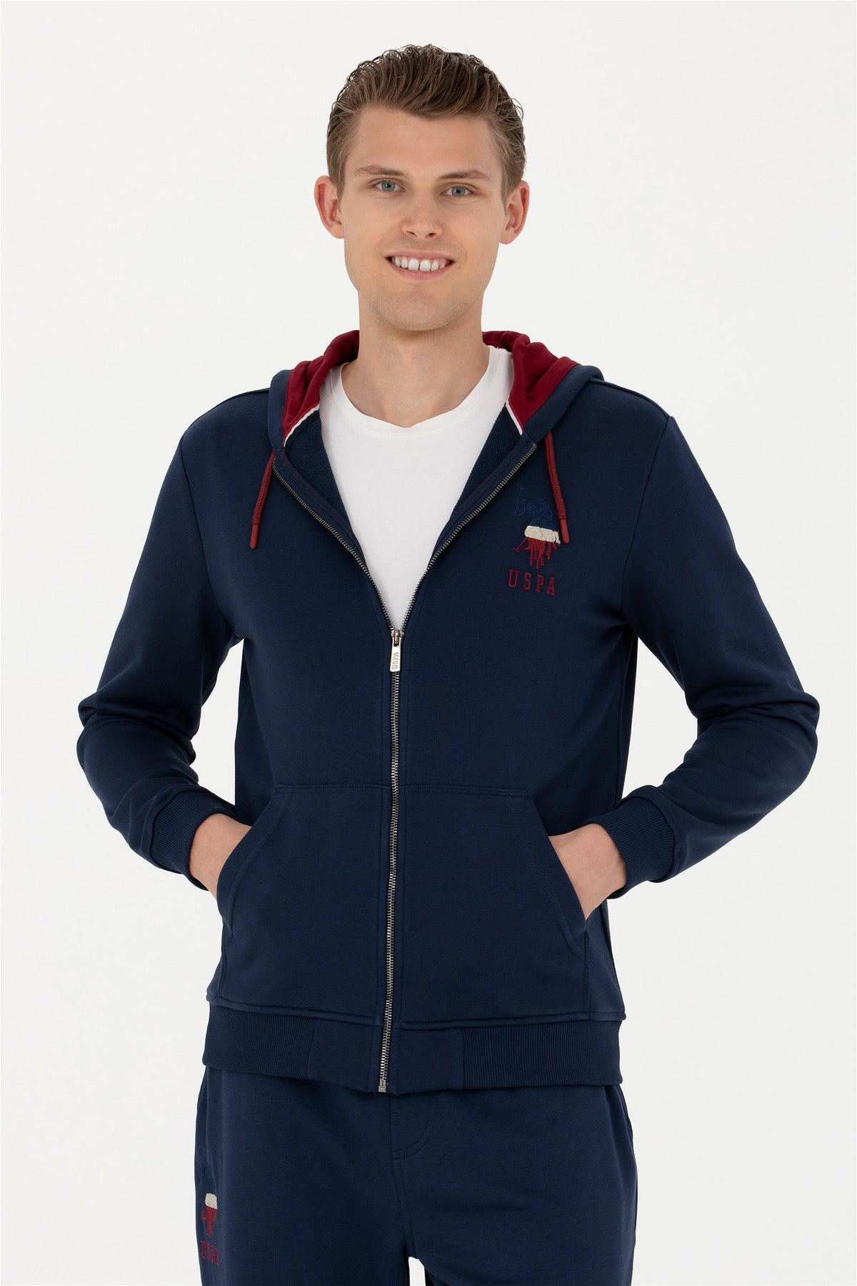 Hoodie me kapuç dhe zinxhir