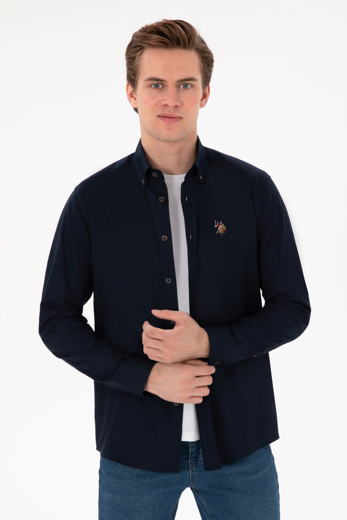 Classic long-sleeved shirt
