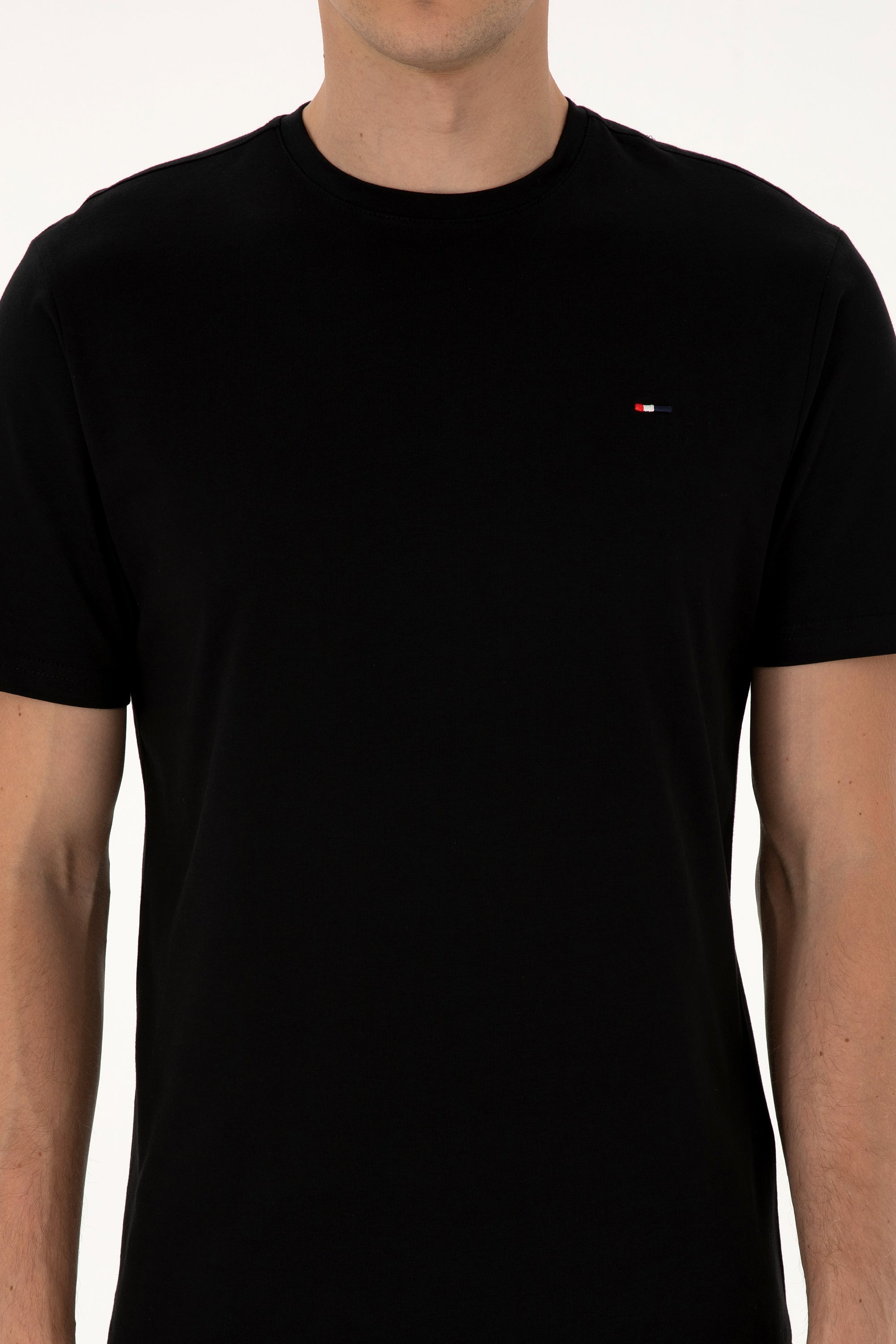 T-shirt bazik me jakë rrumbullake