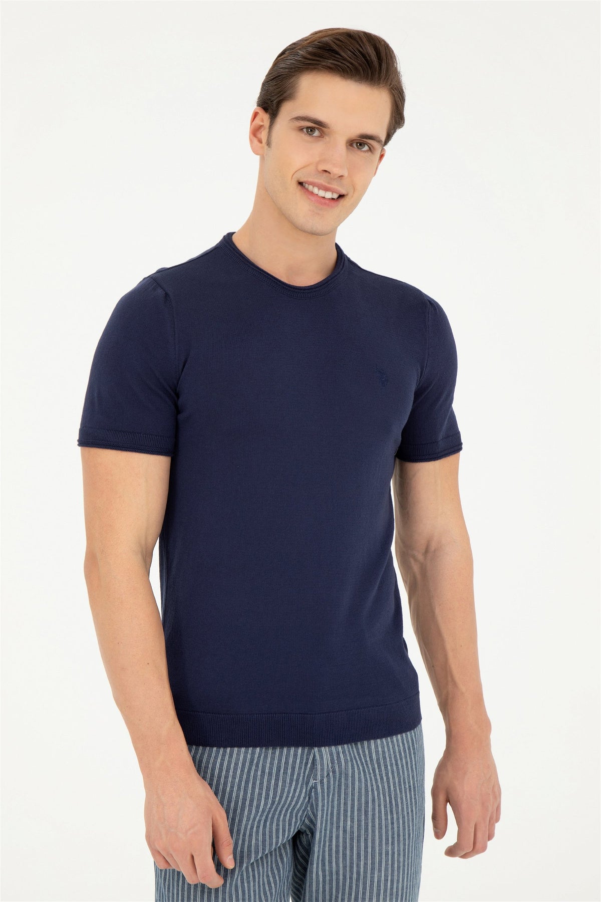 Slim fit basic sweater