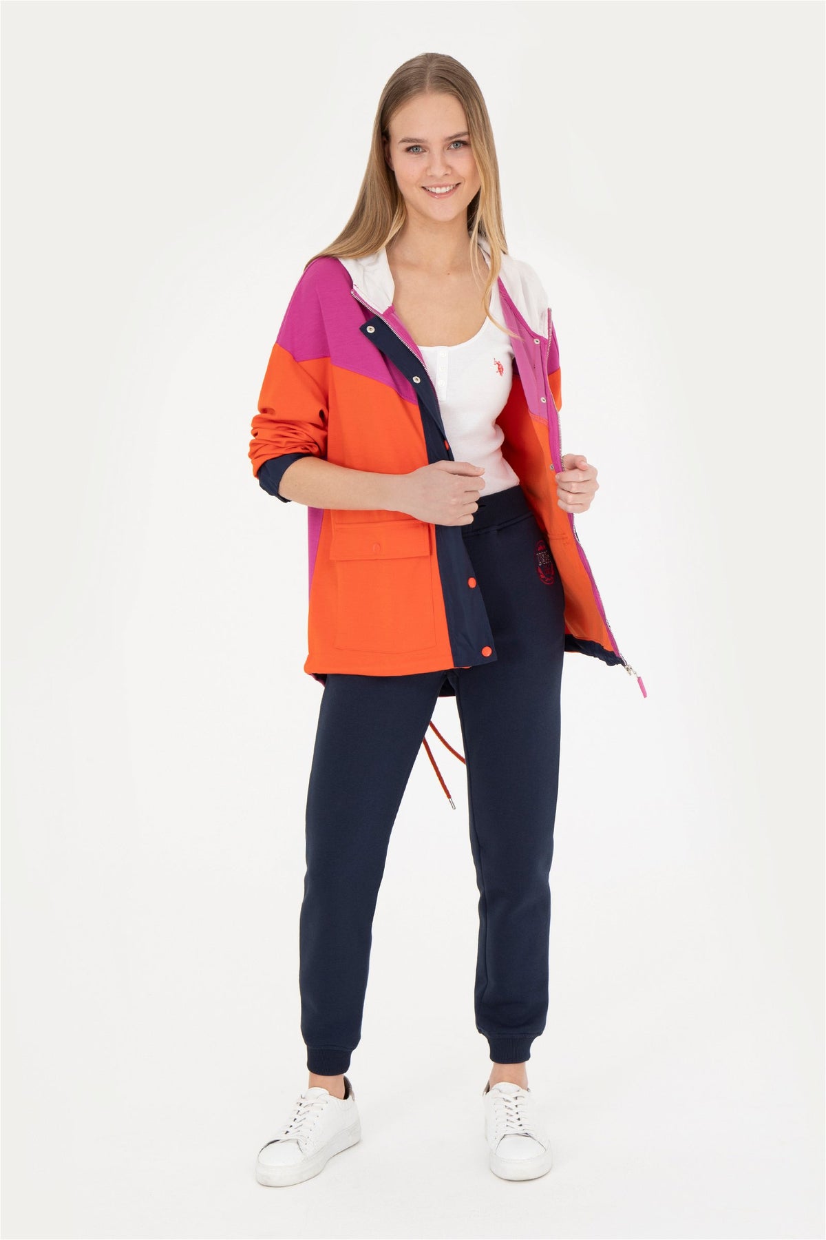 Tuta sportive me logo të qëndisur