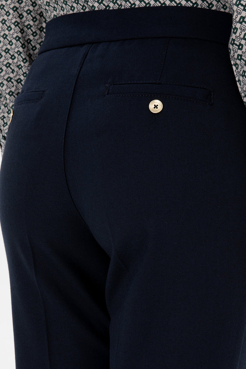 Pantallona klasike me prerje të shkurtër