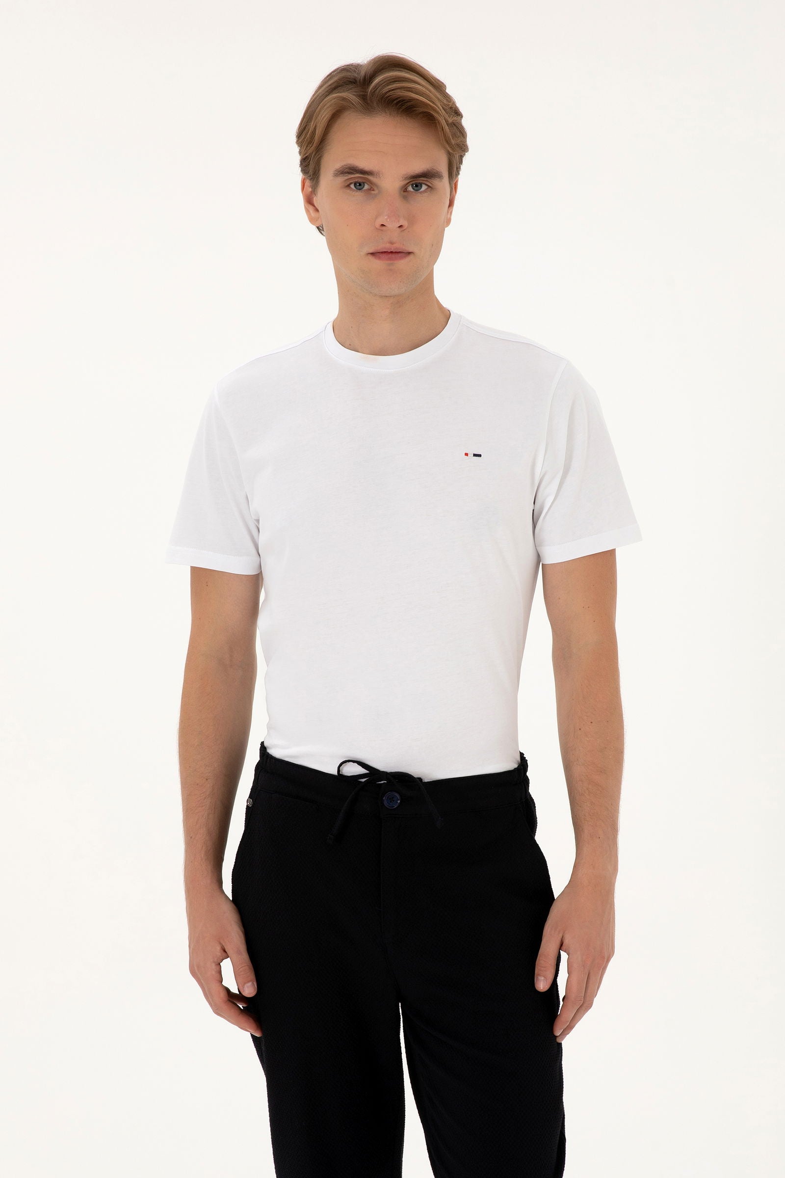 T-shirt bazik me jakë rrumbullake