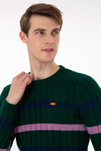 Pulovër me thurje të trashë dhe shirita