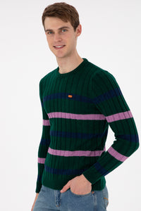 Pulovër me thurje të trashë dhe shirita