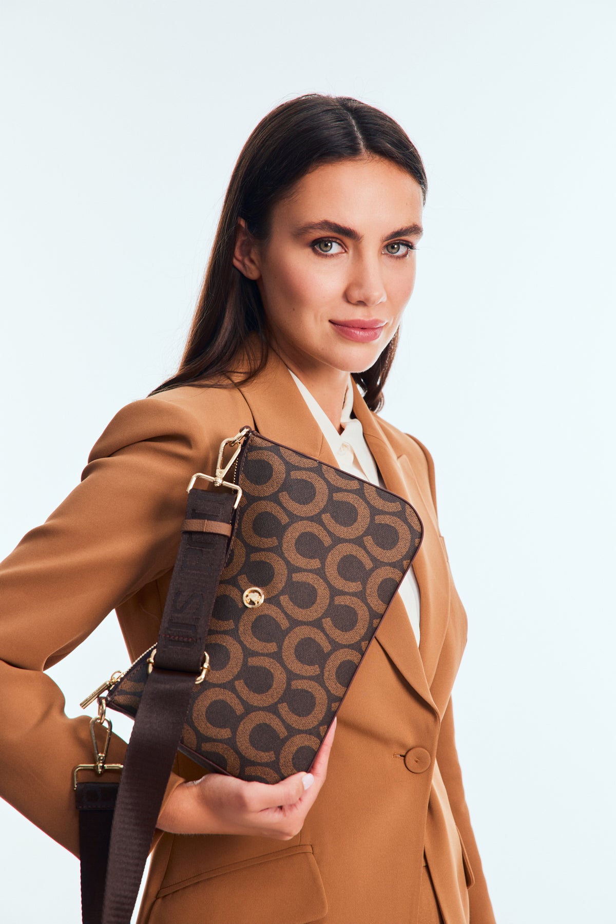 Çantë krahu me kuletë të jashtme